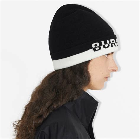 Logo Intarsia Cashmere Beanie in Black/white 